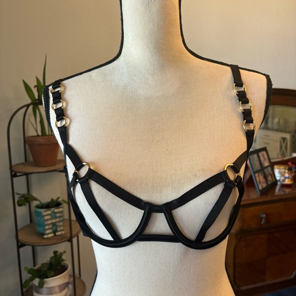 Victoria’s Secret Very Sexy Strappy Chain Bra - Picture 2 of 4